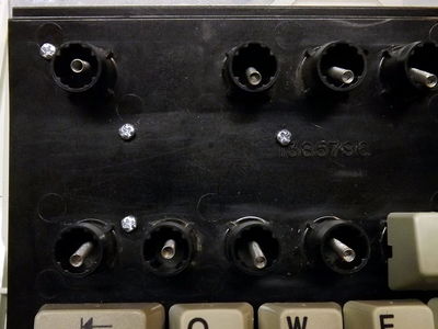 Keyboard-modelm-boltmod-screws.jpg